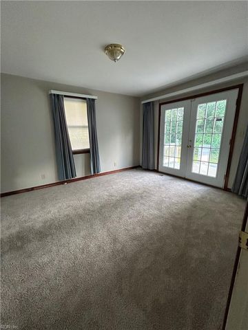 833 Thames DR, Hampton, VA 23666