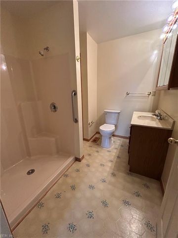 833 Thames DR, Hampton, VA 23666