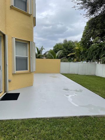 191 NW 152nd Lane, Pembroke Pines, FL 33028