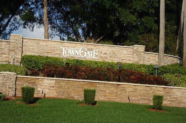 191 NW 152nd Lane, Pembroke Pines, FL 33028