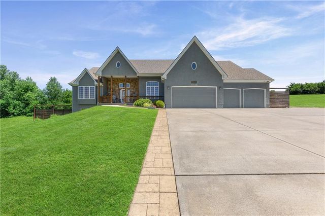 28265 Overbrook Road, Paola, KS 66071