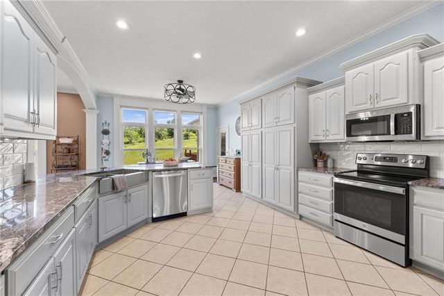 28265 Overbrook Road, Paola, KS 66071