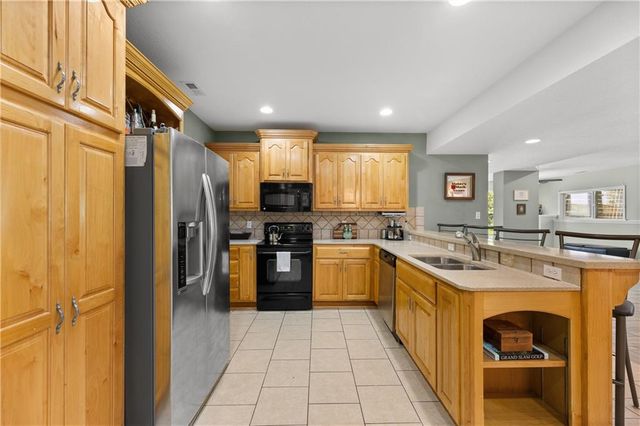 28265 Overbrook Road, Paola, KS 66071