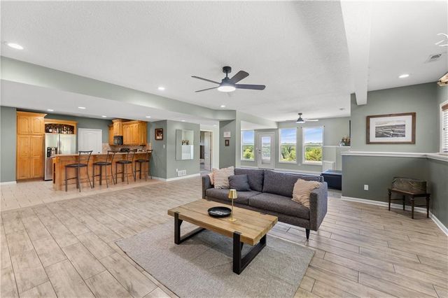 28265 Overbrook Road, Paola, KS 66071