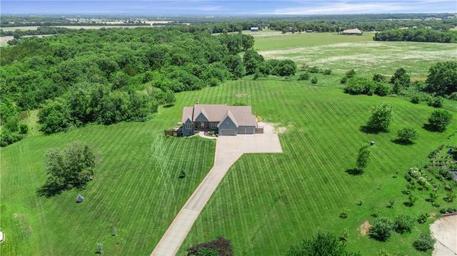 28265 Overbrook Road, Paola, KS 66071