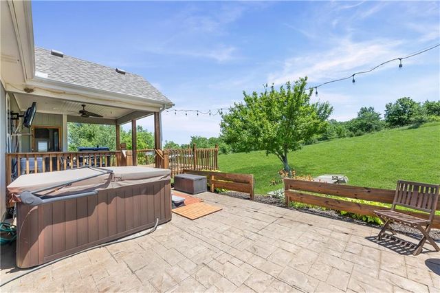 28265 Overbrook Road, Paola, KS 66071