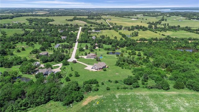 28265 Overbrook Road, Paola, KS 66071