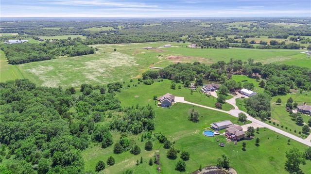 28265 Overbrook Road, Paola, KS 66071