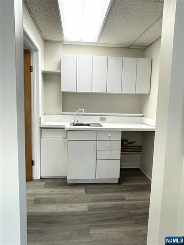 961 Teaneck Road, Teaneck, NJ 07666