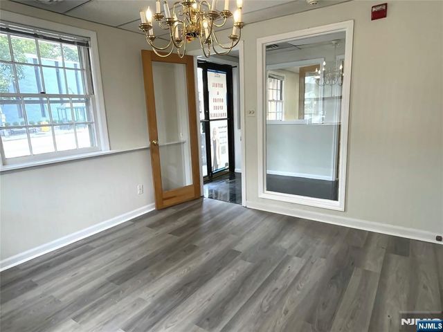 961 Teaneck Road, Teaneck, NJ 07666