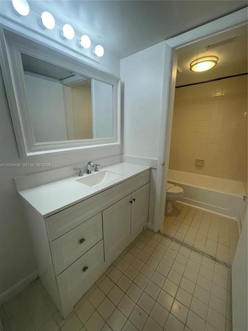 2811 N Oakland Forest Drive 206, Oakland Park, FL 33309