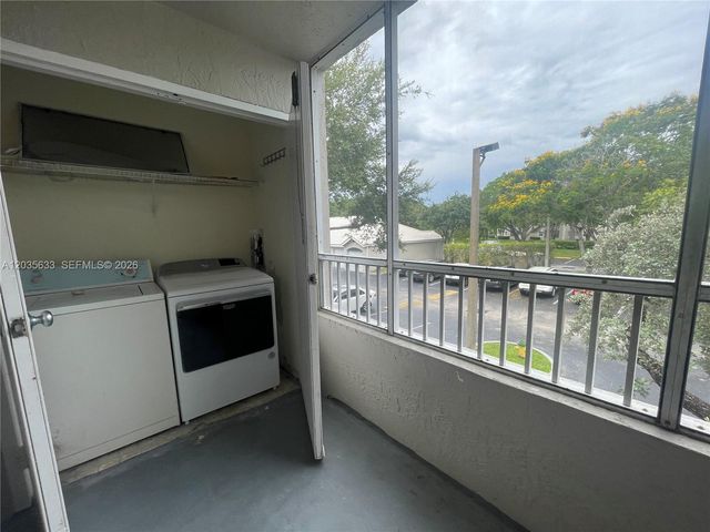 2811 N Oakland Forest Drive 206, Oakland Park, FL 33309