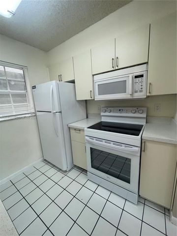 2811 N Oakland Forest Drive 206, Oakland Park, FL 33309