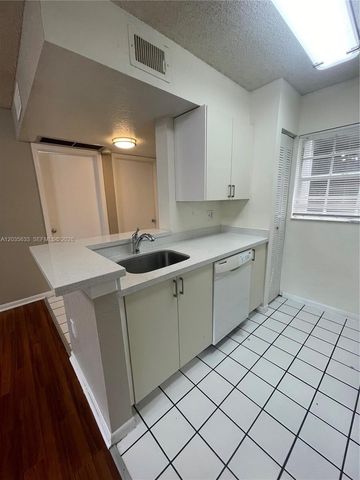 2811 N Oakland Forest Drive 206, Oakland Park, FL 33309