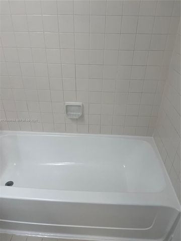 2811 N Oakland Forest Drive 206, Oakland Park, FL 33309