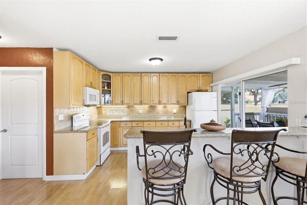 Image 4 of property listing at 3135 SUNSET CIRCLE, Margate, FL 33063