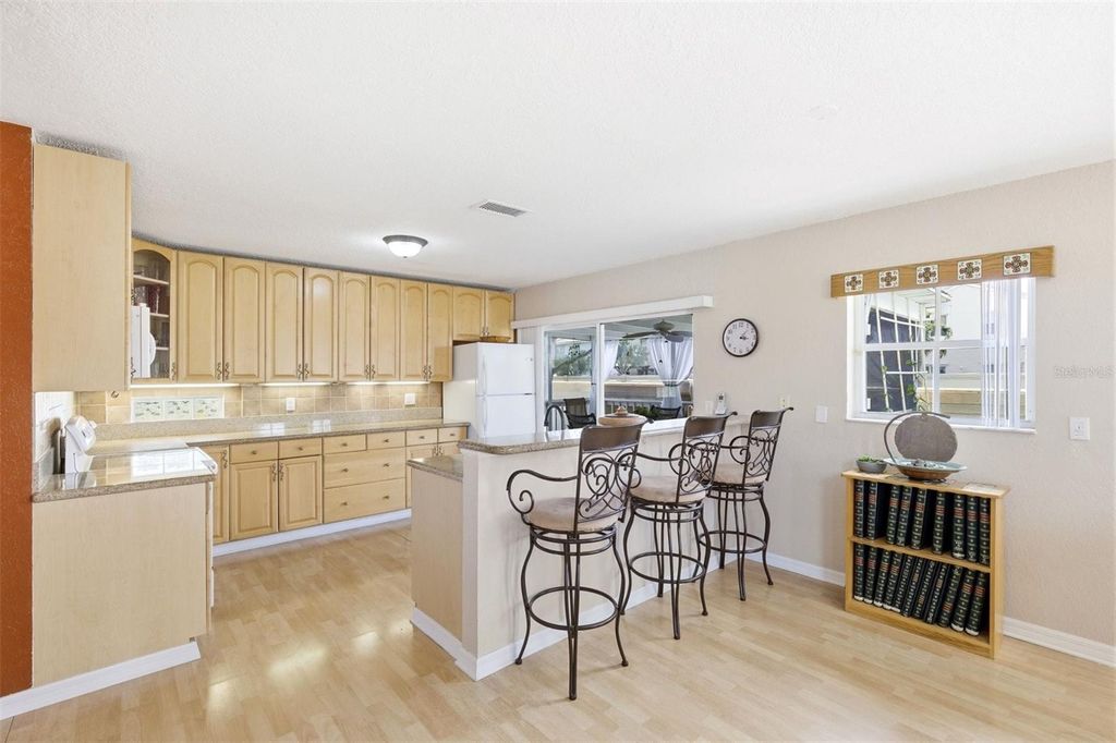 Image 5 of property listing at 3135 SUNSET CIRCLE, Margate, FL 33063