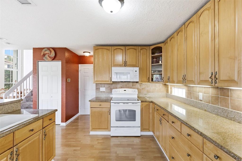 Image 6 of property listing at 3135 SUNSET CIRCLE, Margate, FL 33063