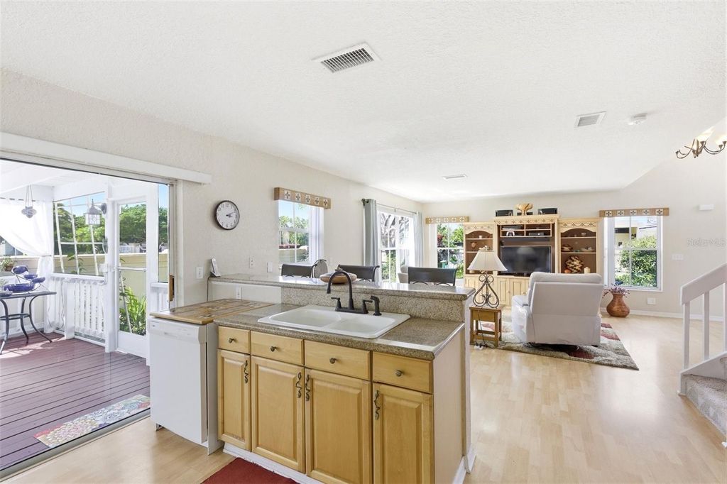 Image 8 of property listing at 3135 SUNSET CIRCLE, Margate, FL 33063