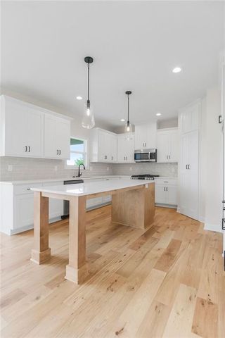 17221 W 164th Terrace, Olathe, KS 66062