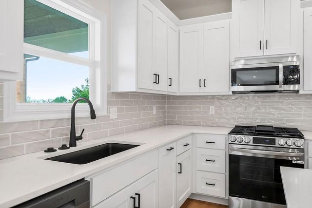 17221 W 164th Terrace, Olathe, KS 66062