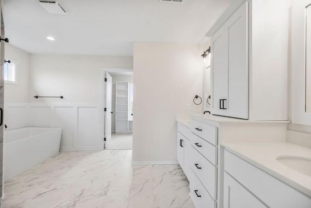 17221 W 164th Terrace, Olathe, KS 66062