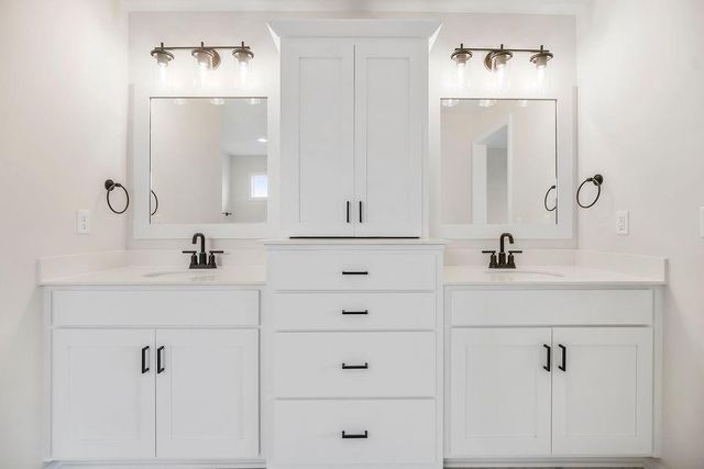 17221 W 164th Terrace, Olathe, KS 66062