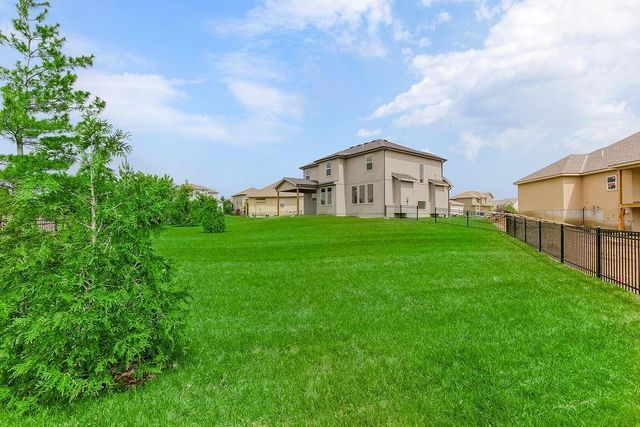 17221 W 164th Terrace, Olathe, KS 66062