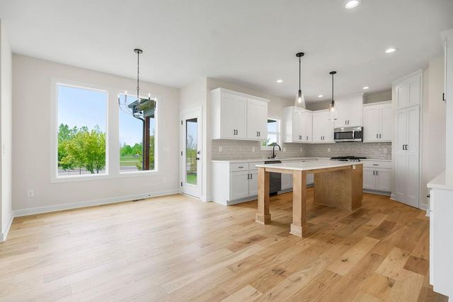 17221 W 164th Terrace, Olathe, KS 66062