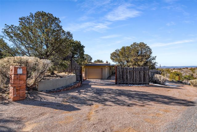 1775 Fort Union Drive, Santa Fe, NM 87505