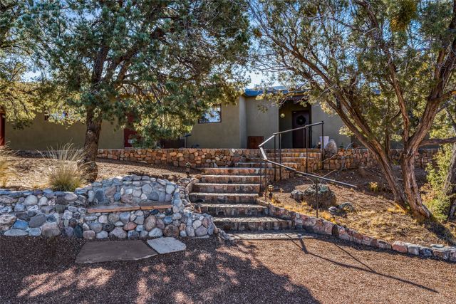 1775 Fort Union Drive, Santa Fe, NM 87505