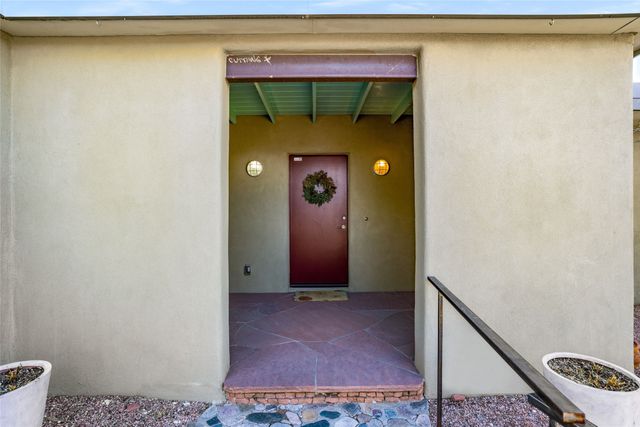 1775 Fort Union Drive, Santa Fe, NM 87505