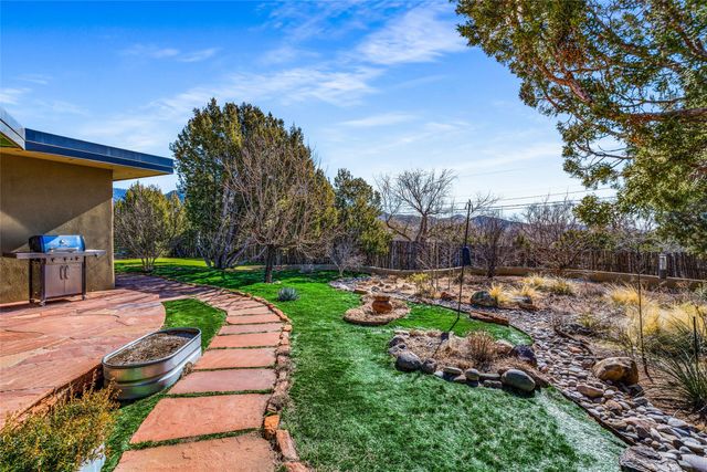 1775 Fort Union Drive, Santa Fe, NM 87505