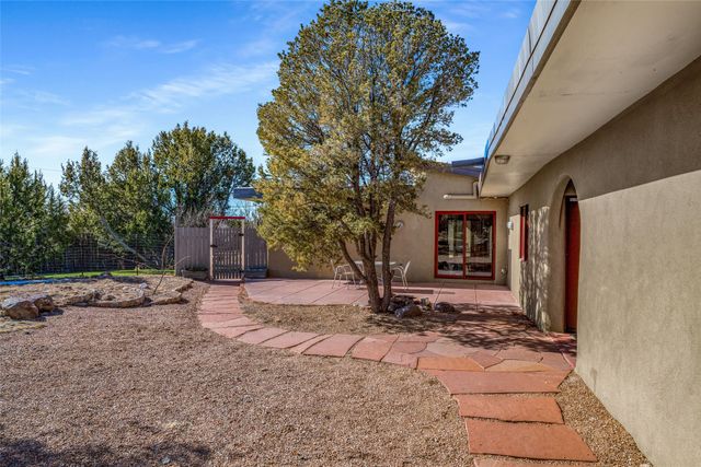 1775 Fort Union Drive, Santa Fe, NM 87505