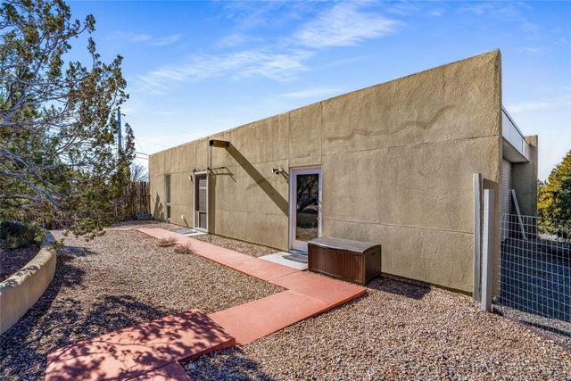 1775 Fort Union Drive, Santa Fe, NM 87505