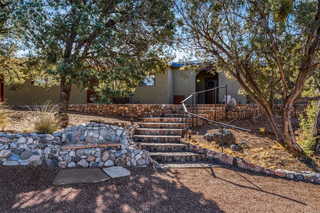 1775 Fort Union Drive, Santa Fe, NM 87505