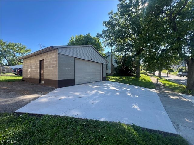 403 N Saint Clair Street, Girard, OH 44420