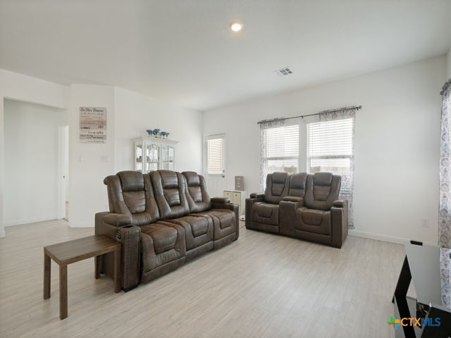 9194 Saint Jerome, Seguin, TX 78155