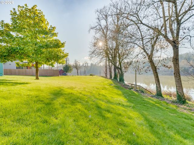 21075 S HIGHWAY 99E, Oregon City, OR 97045