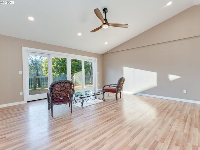 21075 S HIGHWAY 99E, Oregon City, OR 97045