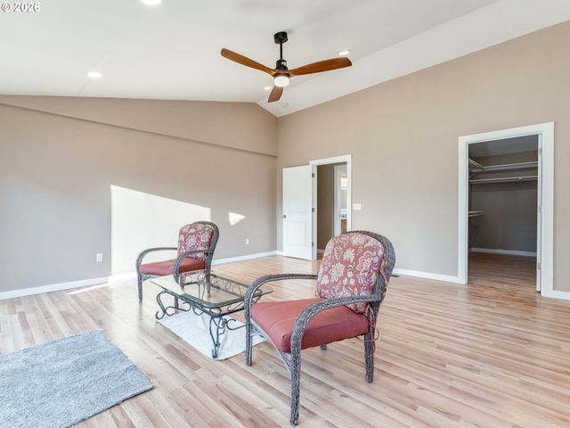 21075 S HIGHWAY 99E, Oregon City, OR 97045