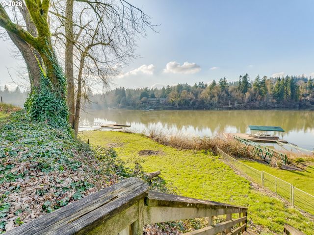 21075 S HIGHWAY 99E, Oregon City, OR 97045