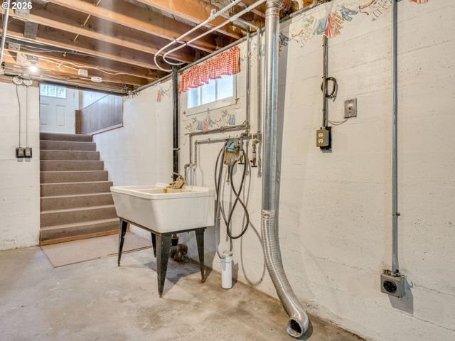 21075 S HIGHWAY 99E, Oregon City, OR 97045