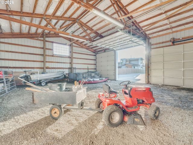 21075 S HIGHWAY 99E, Oregon City, OR 97045