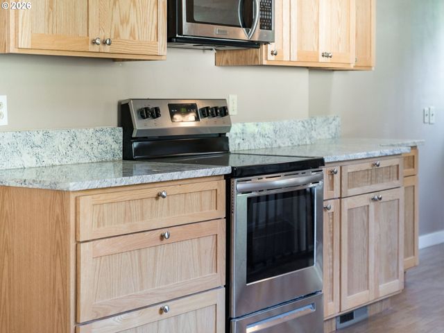 21075 S HIGHWAY 99E, Oregon City, OR 97045