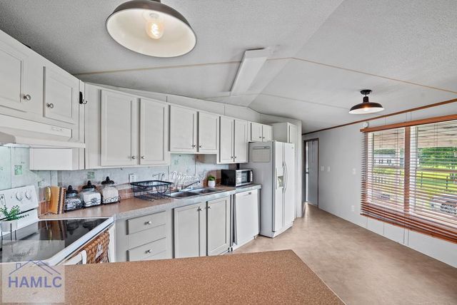 93 Whispering Pines Road, Jesup, GA 31545