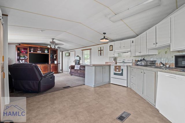 93 Whispering Pines Road, Jesup, GA 31545