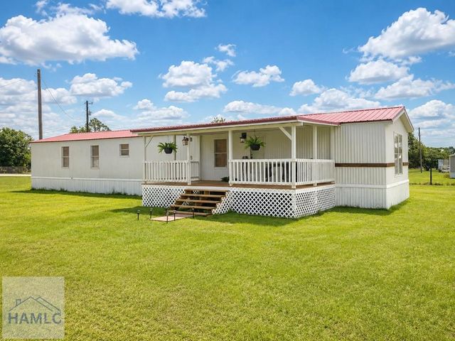 93 Whispering Pines Road, Jesup, GA 31545