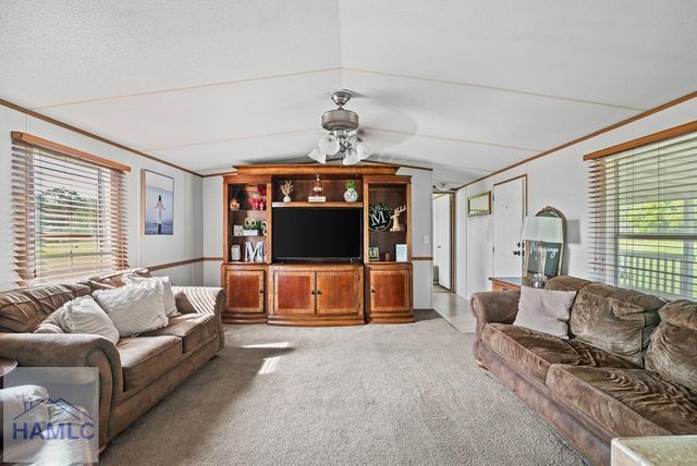 93 Whispering Pines Road, Jesup, GA 31545