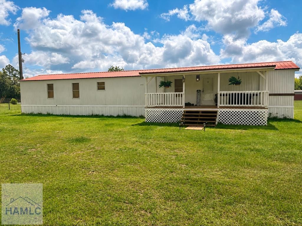 93 Whispering Pines Road, Jesup, GA 31545